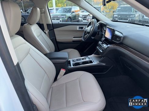 Certified 2024 Ford Explorer Limited image 2