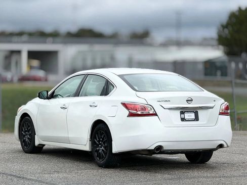 Used 2015 Nissan Altima 2.5 S w/ Power Driver Seat Package FWD image 10