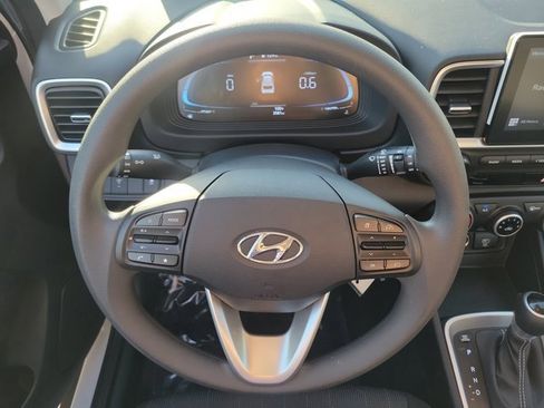 Certified 2025 Hyundai Venue SE image 16