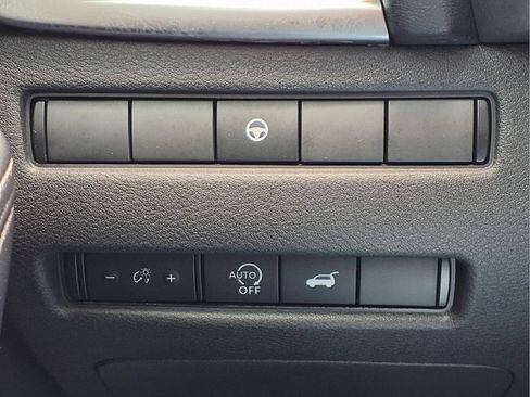 Certified 2025 Nissan Rogue SV FWD image 23