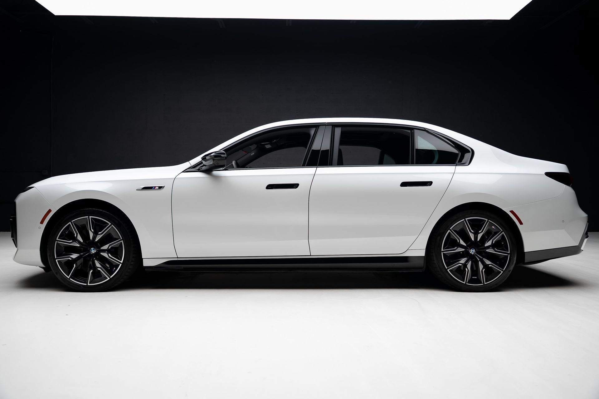 Used 2024 BMW i7 M70 AWD/4WD image 18