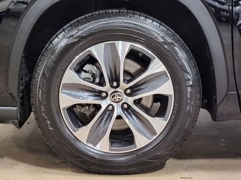 Used 2021 Toyota Highlander XLE FWD image 26