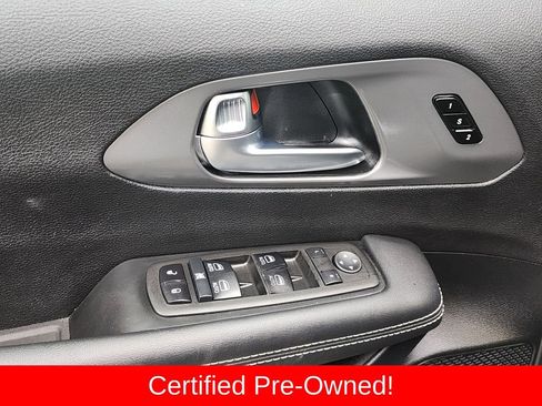 Used 2025 Chrysler Pacifica Select image 10