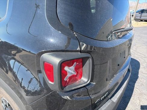 Used 2023 Jeep Renegade Latitude image 29