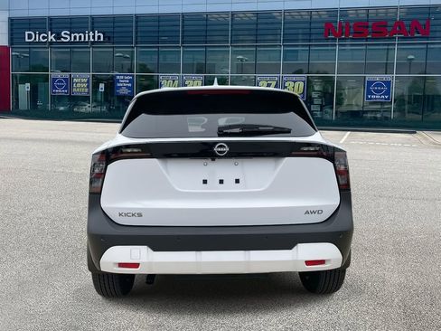 Used 2025 Nissan Kicks SV image 5