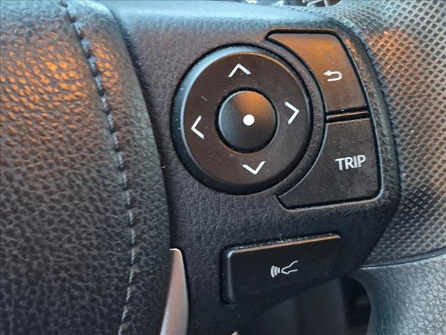 Used 2018 Toyota RAV4 LE FWD image 15