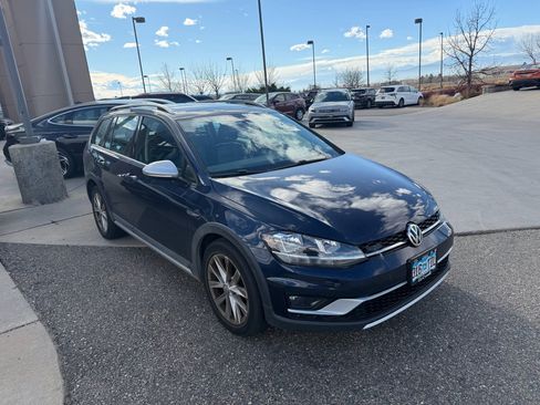 Used 2018 Volkswagen Golf Alltrack SE image 2