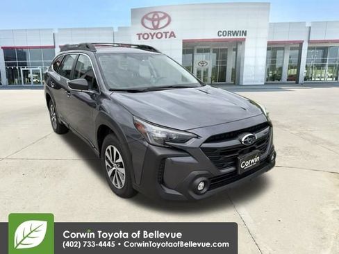 Used 2025 Subaru Outback AWD/4WD image 2