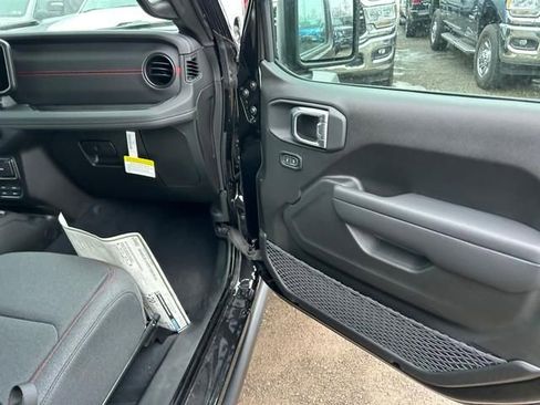 New 2025 Jeep Wrangler Unlimited Rubicon AWD/4WD image 29