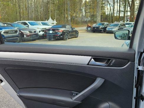 Used 2013 Volkswagen Passat 2.5 SE image 21