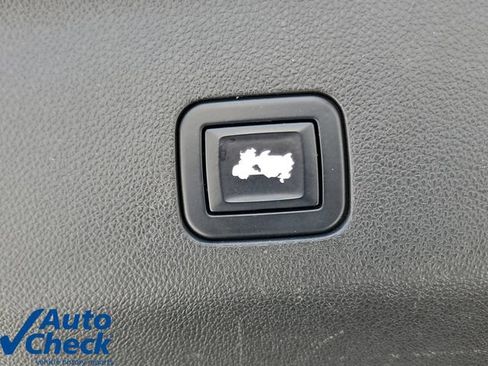 Used 2022 GMC Yukon XL Denali w/ Denali Ultimate Package AWD/4WD image 11