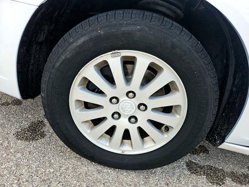 Used 2008 Buick Lucerne CX image 31