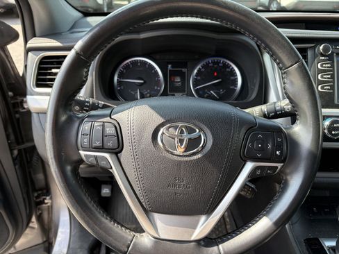 Used 2019 Toyota Highlander XLE image 10