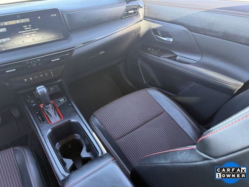 Certified 2025 Nissan Kicks SR image 17
