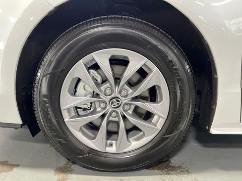 Used 2025 Toyota Sienna XLE w/ XLE Plus Package AWD/4WD image 9