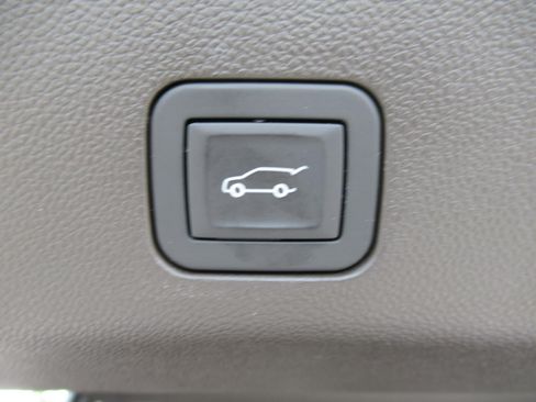 Used 2024 GMC Yukon XL Denali RWD image 39