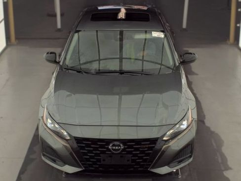 Used 2023 Nissan Altima 2.5 SR w/ SR Premium Package FWD image 2