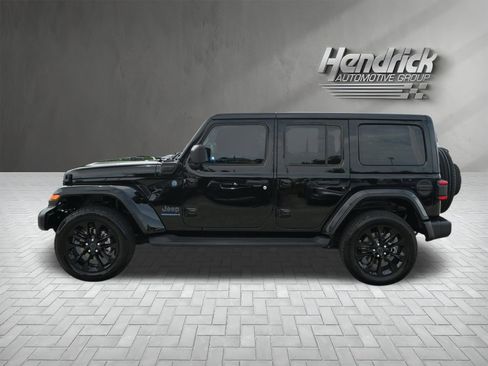 Used 2025 Jeep Wrangler Unlimited Sahara AWD/4WD image 7