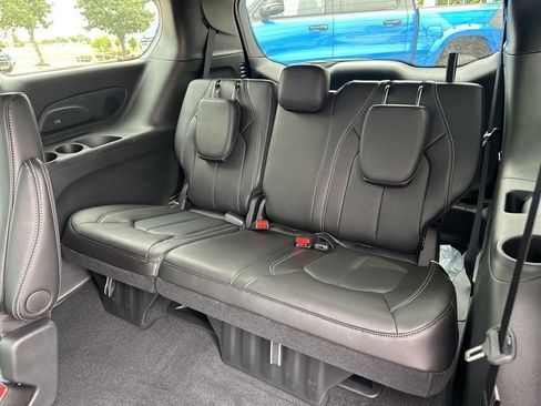 New 2026 Chrysler Pacifica Select image 49