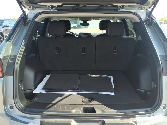 Used 2025 Chevrolet Blazer LT FWD image 8