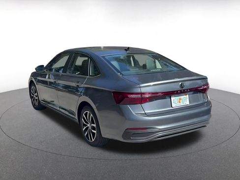 Used 2025 Volkswagen Jetta SE image 11