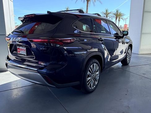 New 2026 Toyota Highlander Platinum image 5
