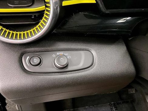 Used 2025 Chevrolet Trax ACTIV w/ Sunroof Package FWD image 38