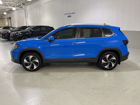 Certified 2025 Volkswagen Taos SE AWD/4WD image 5