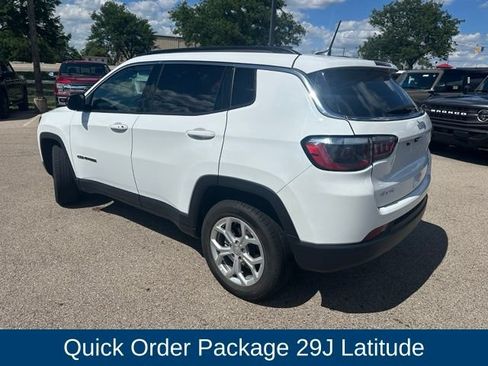 Used 2024 Jeep Compass Latitude AWD/4WD image 2