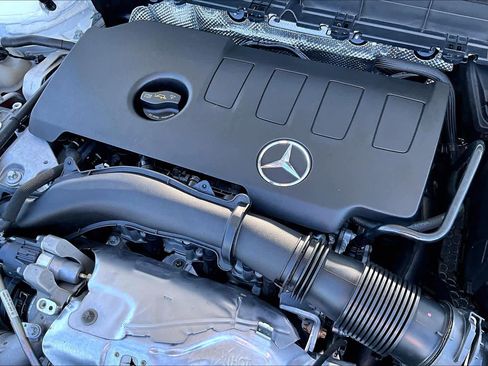 Used 2023 Mercedes-Benz GLB 250 4MATIC image 32