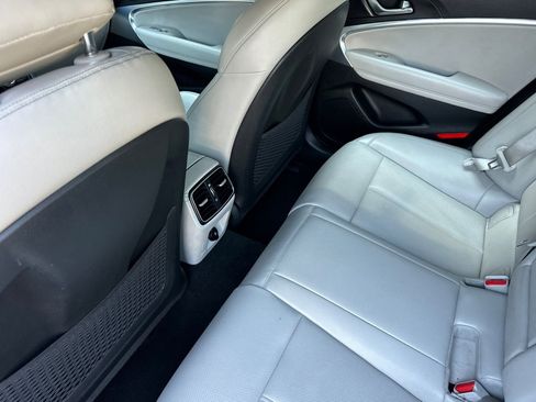 Used 2022 Genesis G70 2.0T RWD image 14
