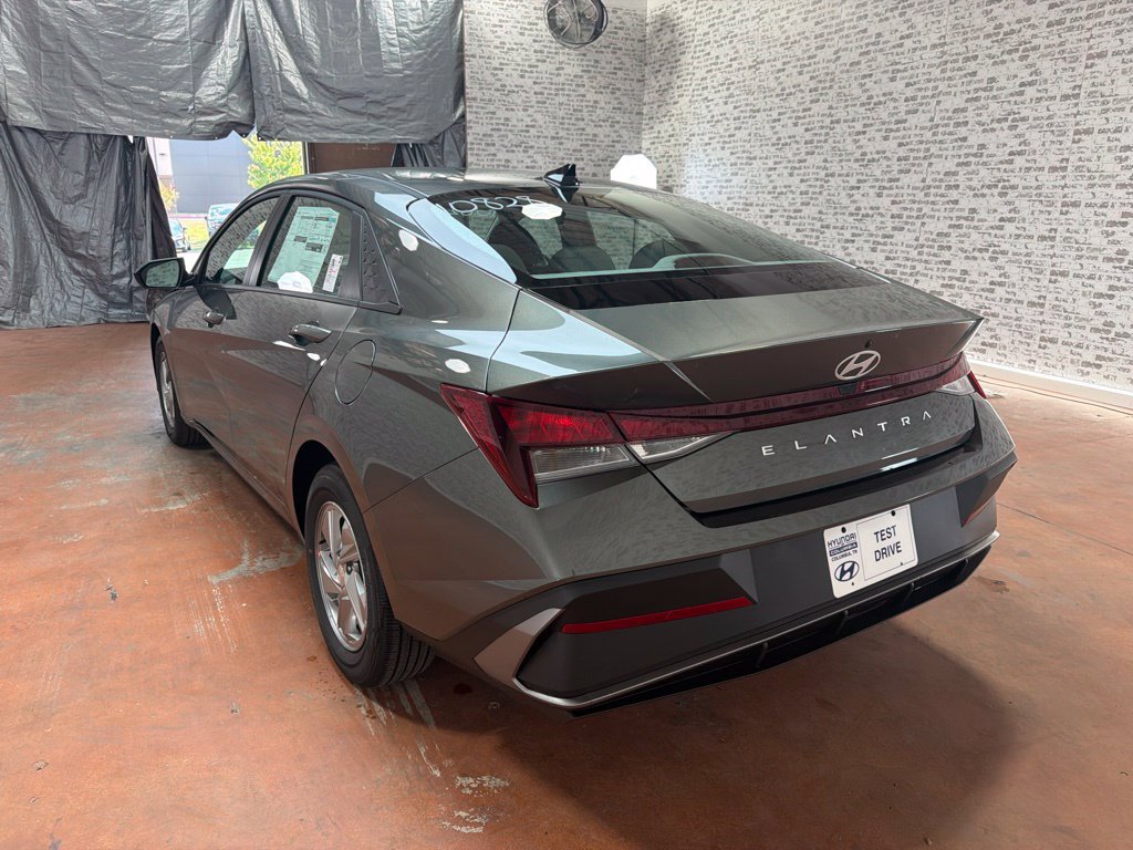 New 2026 Hyundai Elantra SE FWD image 5