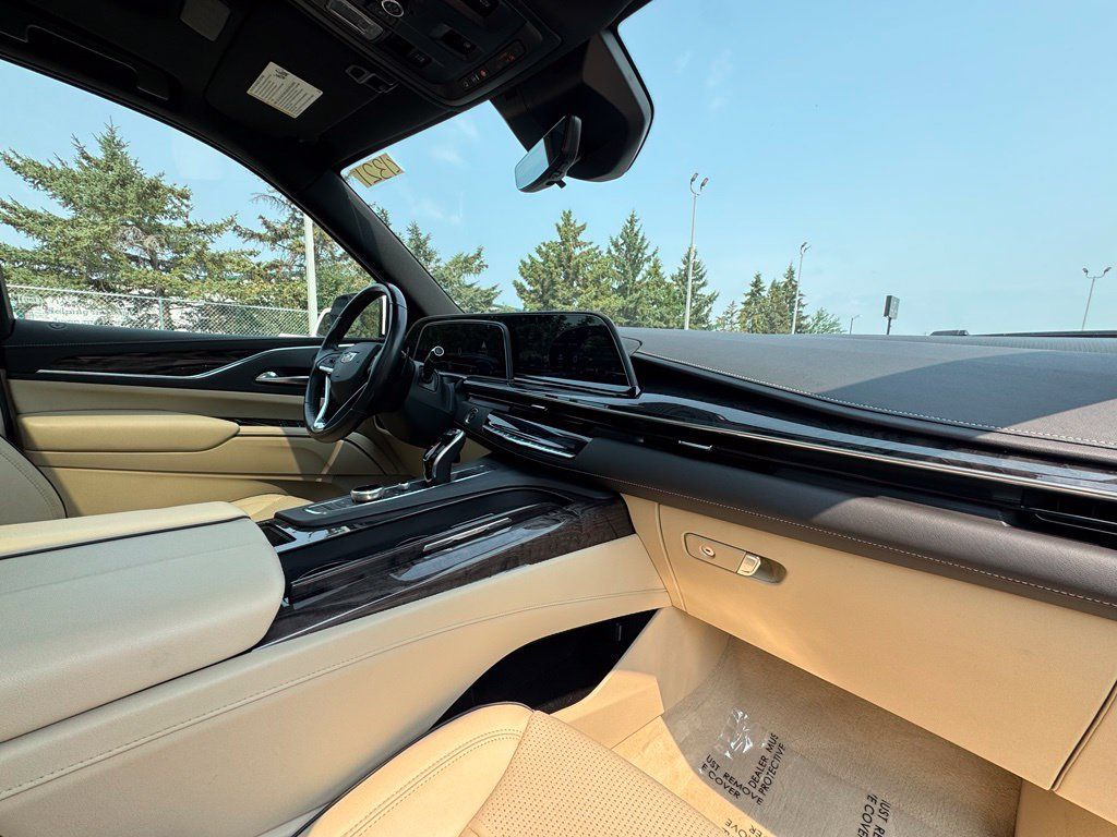 Used 2021 Cadillac Escalade Premium Luxury w/ Driver Assist Tech Package AWD/4WD image 39