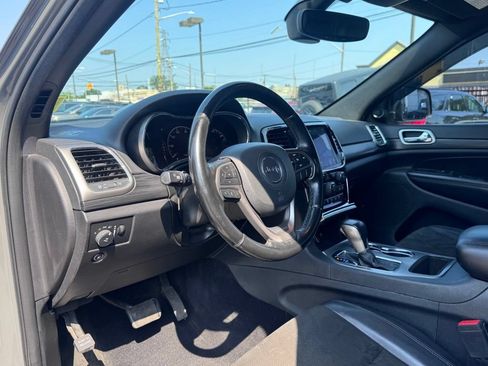 Used 2020 Jeep Grand Cherokee Altitude AWD/4WD image 12