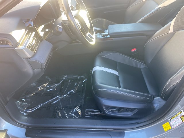 Used 2025 Toyota Camry SE FWD image 9