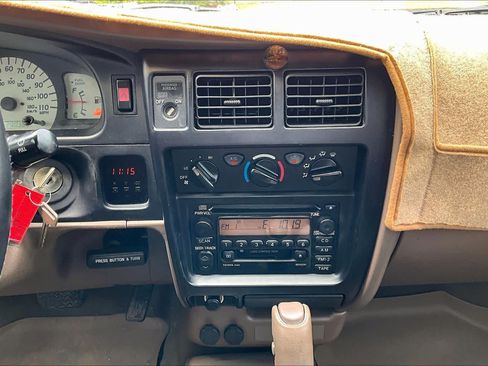 Used 2004 Toyota Tacoma 2WD Xtracab image 6