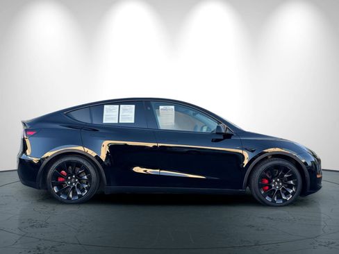 Used 2023 Tesla Model Y Performance image 3