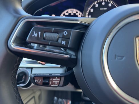 Certified 2023 Porsche Panamera 4 image 34