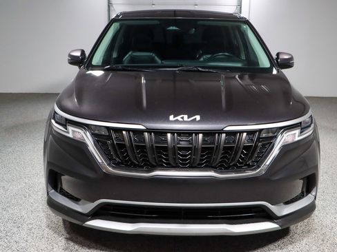 Used 2024 Kia Carnival LX image 4