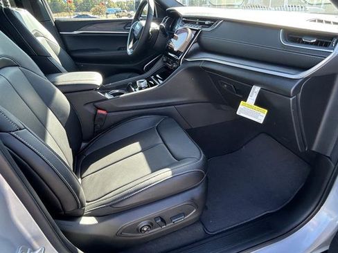 New 2025 Jeep Grand Cherokee Limited image 21