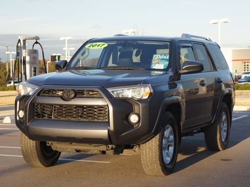 Used 2017 Toyota 4Runner SR5 image 14