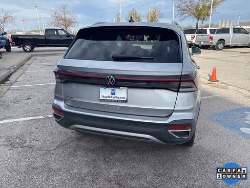 Used 2025 Volkswagen Taos SE image 27