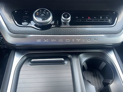 New 2027 Ford Expedition Platinum w/ Stealth Performance Package AWD/4WD image 7