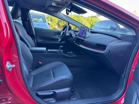 Used 2024 Toyota Prius Prime Premium image 19