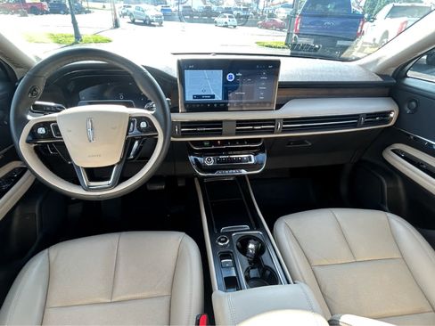 Used 2025 Lincoln Corsair Reserve w/ Equipment Group 202A FWD image 17