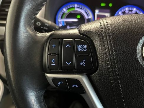 Used 2019 Toyota Highlander XLE AWD/4WD image 22