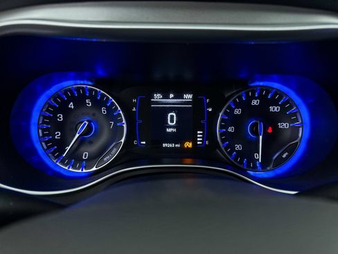 Used 2018 Chrysler Pacifica Touring Plus w/ S Appearance Package FWD image 23
