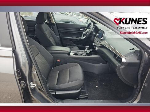 Used 2024 Nissan Altima 2.5 SV image 12