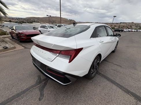 Used 2024 Hyundai Elantra Limited FWD image 5