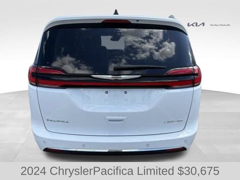 Used 2024 Chrysler Pacifica Limited FWD image 7